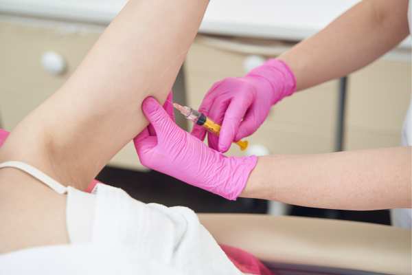 Target fat on the arms with fat dissolving injections Cumbernauld 